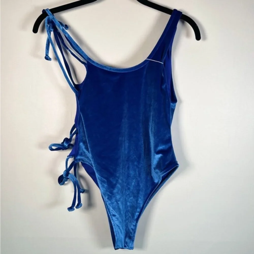 NWT‎ FRANKIES BIKINS Swim Made in USA 🇺🇸 Honey Velvet Cheeky One Piece Size M